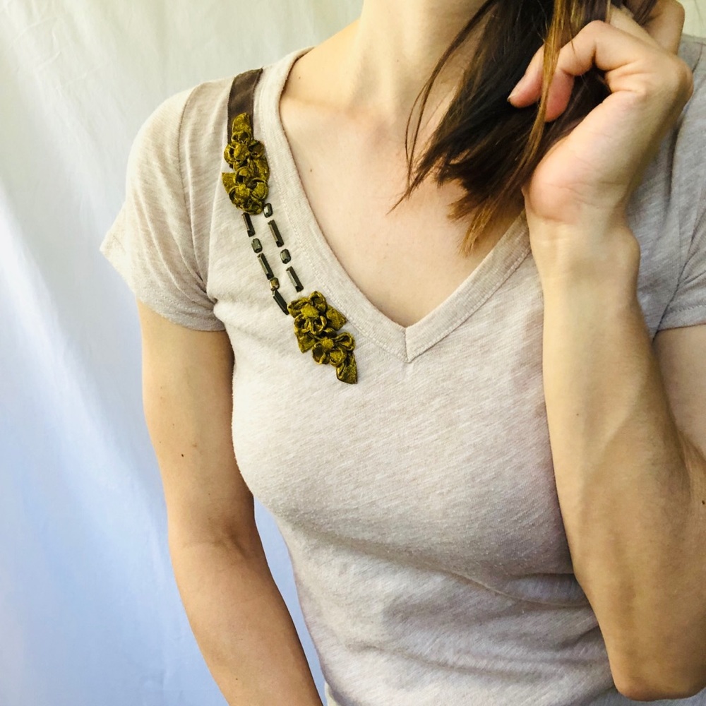 Banana Republic gold embellished heather tan short sleeve tee women’s size xs